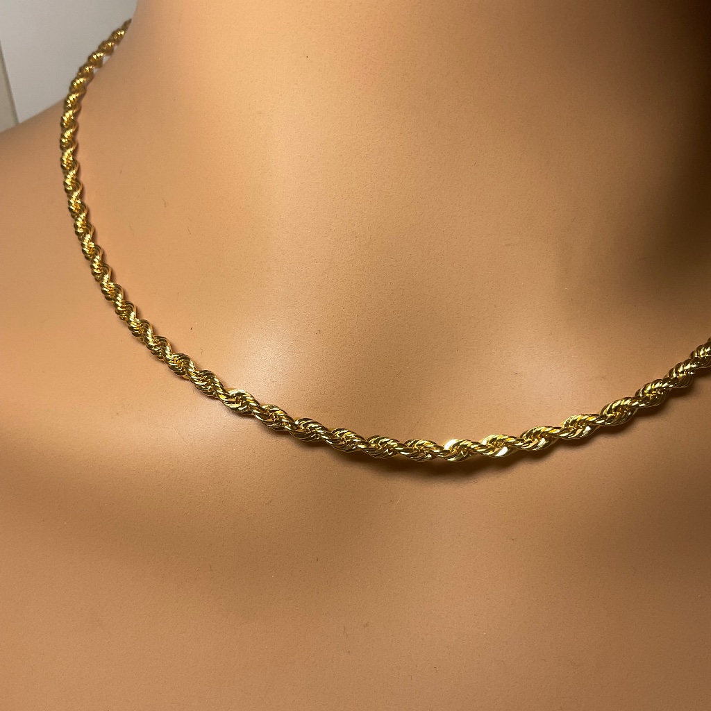 Excellent Condition American Showcase Gold Color Rope Necklace